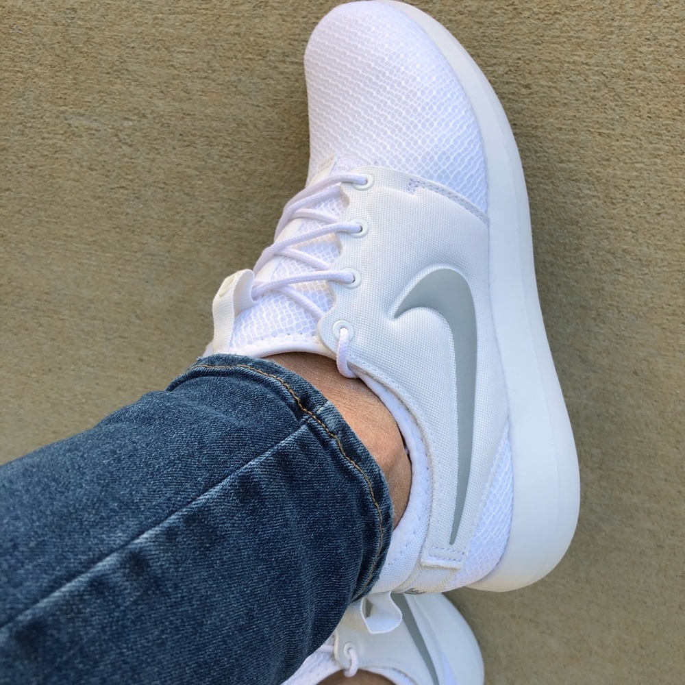 🍚Nike white Roshe🍚New Price Firm - Picture 4 of 6